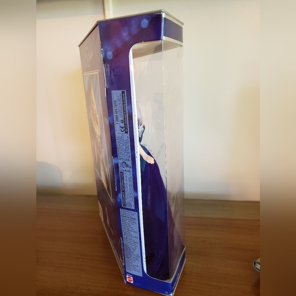 2000 Millennium Barbie - Picture 14 of 16